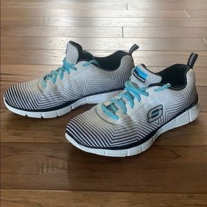 Women’s Dual-Lite Sketchers Preowned